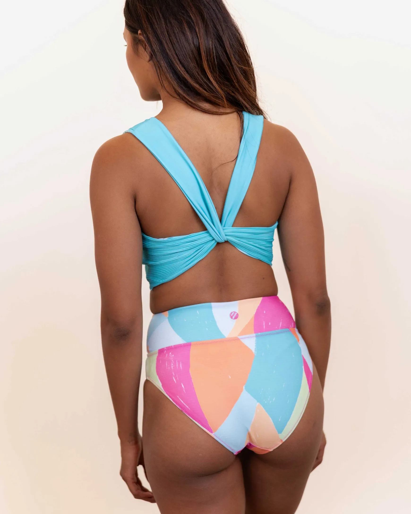 Aqua Reversible Switch V Crop