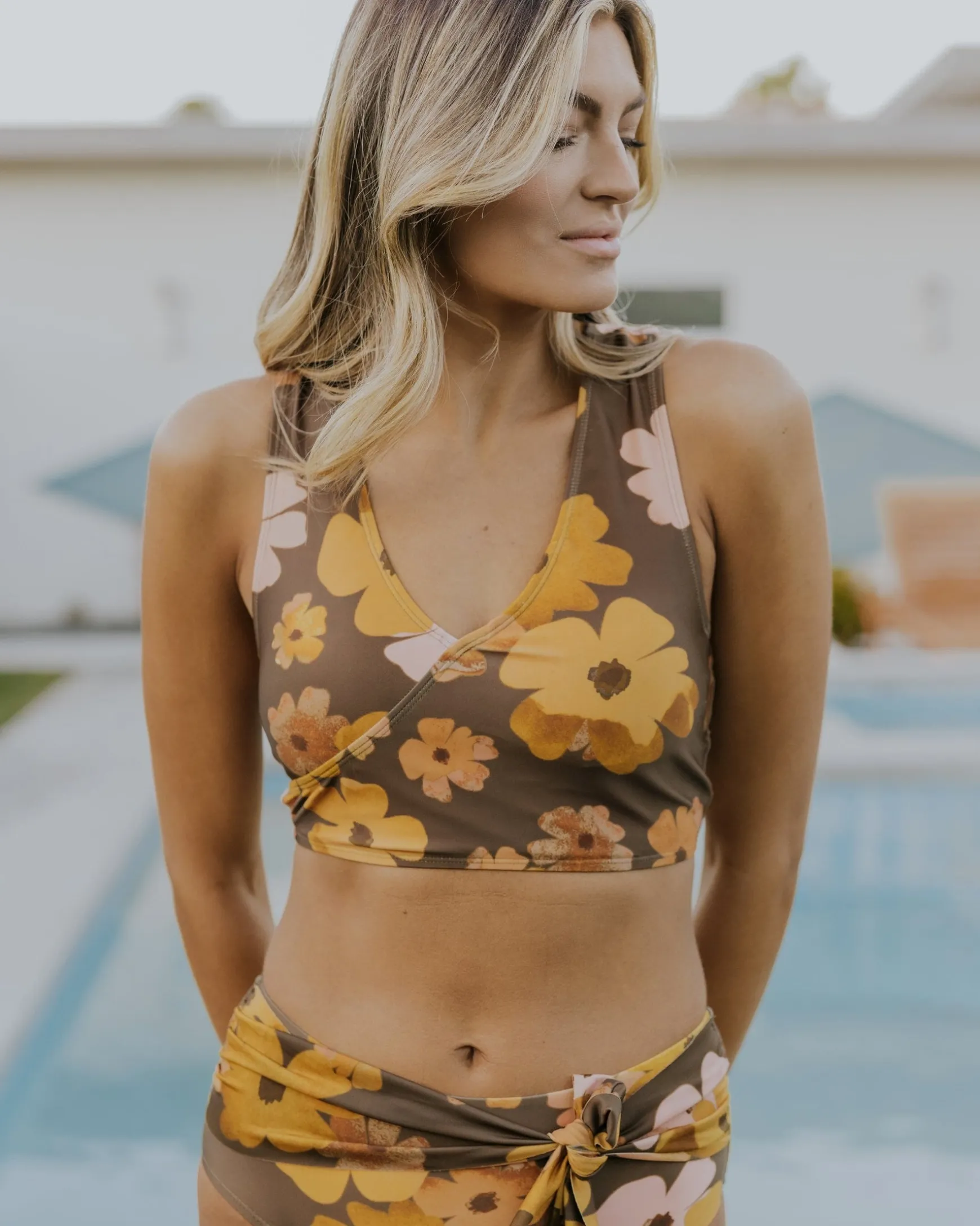 Mocha Floral Switch V Crop