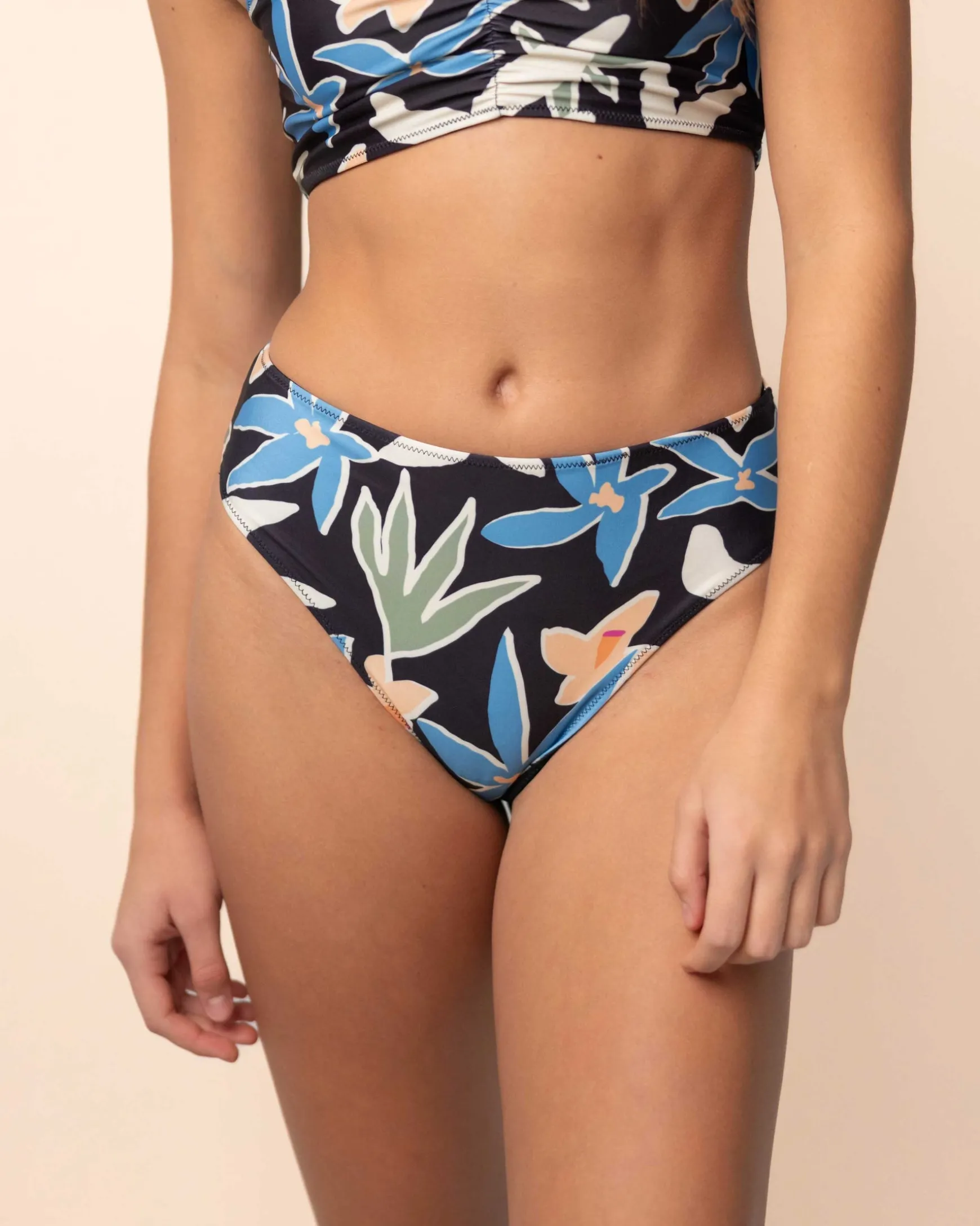 Raven Reversible High Leg Bottom